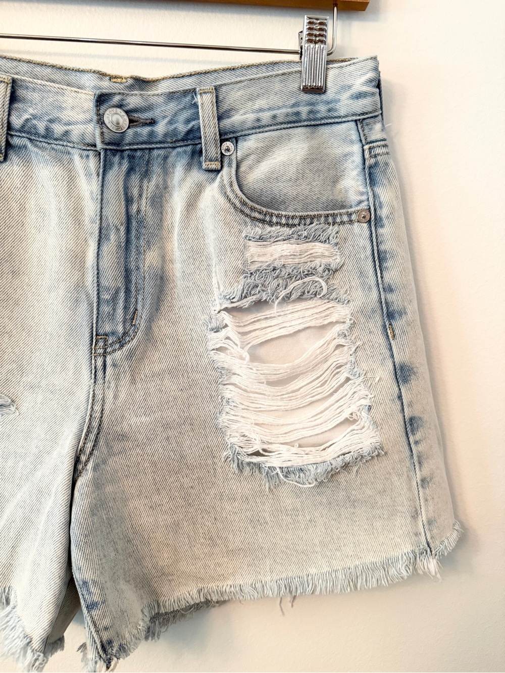 American Eagle Mom Shorts Distressed Hi Rise Size 4 - Picture 3 of 10